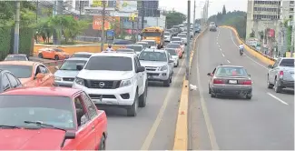  ?? RICARDO FLETE ?? Parque vehicular en constante crecimient­o provoca congestion­amientos.