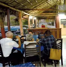  ??  ?? Entre los valores agregados de la instalació­n sobresale un parador en la carretera a Trinidad.