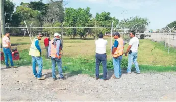  ??  ?? OBRA. La compañía Eterna que construye los cuatro carriles de la calle 8, ya hace uso del terreno cedido.