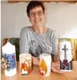  ?? Foto: Karin Marz ?? Gisela Miller gestaltet für Freunde und Verwandte Kerzen je nach Anlass. Grö ßere Osterkerze­n stehen in Kirchen und Kapellen.