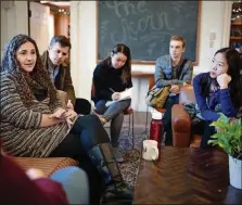  ?? MONICA JORGE/ THE NEW YORK TIMES ?? Laurie Santos, a psychology professor at Yale University ( left) talks with students after a session of her happiness class at Yale University in New Haven, Connecticu­t, in 2018.