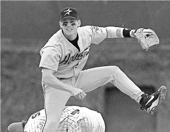  ?? 1996 PHOTO BY MICHAEL S. GREEN, AP ?? Craig Biggio combined good fielding with speed on the basepaths and production at the plate in his 20-year, Hall of Fame career.