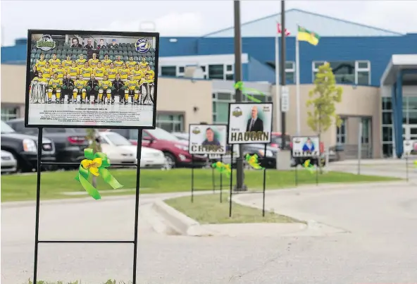  ?? LIAM RICHARDS ?? Green and yellow ribbons and signs honouring players and staff who died in the April 6 bus crash line the road to Elgar Petersen Arena in Humboldt before the Broncos’ home opener against the Nipawin Hawks on Wednesday. The sold-out game was televised on TSN.