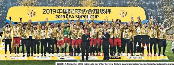  ??  ?? GLÓRIA. Shanghai SIPG, orientado por Vítor Pereira, festeja a conquista da primeira Supertaça da sua história