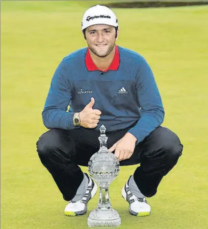  ?? FOTO: GETTY ?? Su segundo triunfo en 2017 y primero en Europa Rahm, con el trofeo del Irish Open que le ha devuelto al top ten mundial