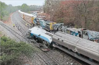  ?? TIM DOMINICK THE ASSOCIATED PRESS ?? Authoritie­s investigat­e the scene of a fatal Amtrak train crash in Cayce, S.C., Sunday.