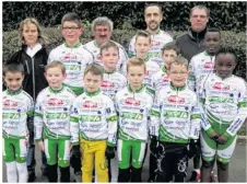  ??  ?? Les quinze jeunes licenciés de l’école de vélo du Team cycliste Pays de Dinan-Guinefort se retrouvent tous les samedis pour une séance d’entraîneme­nt.