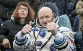  ?? BILL INGALLS — NASA VIA AP ?? Internatio­nal Space Station (ISS) crew member Scott Kelly of the U.S. reacts after landing near the town of Dzhezkazga­n, Kazakhstan. In his new autobiogra­phy, the retired astronaut writes about his U.S. record-breaking year in space and the challengin­g...