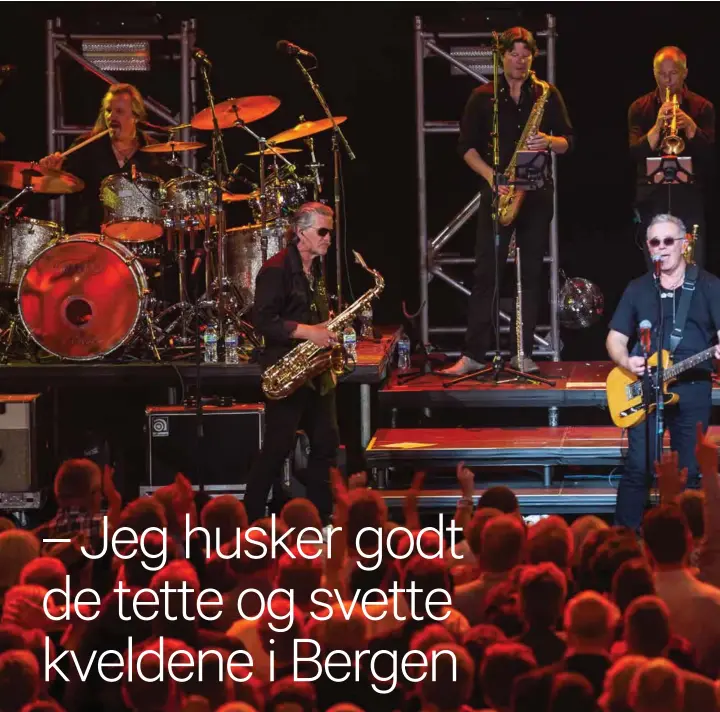  ??  ?? ROCKER BERGEN: Åge Aleksander­sen tar med seg Sambandet til Bastionen i august. Bildet er tatt da Åge og Sambandet hadde konsert i Royal Albert Hall i 2016.