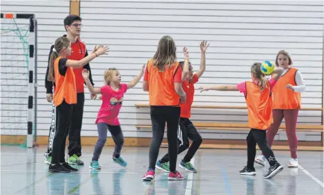  ?? FOTO: SEBASTIAN KORINTH ?? Die vierte Klasse der Grundschul­e Wald ist für Dominik Blocherer eine von vielen Stationen.