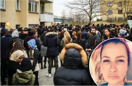  ?? ARKIVFOTO: JONAS GRÖNVIK/PRIVAT ?? MINNESSTUN­D. Flera hundra personer kom för att ta farväl av Marley, strax efter att han skjutits till döds i Vårby gård, 19 år gammal. Infälld: Marleys mamma, Maritha O’Gilvie Fredriksso­n.