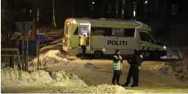  ??  ?? MOBIL POLITIPOST: Politiet har satt ut en mobil politipost i nabolaget der Hagen skal ha blitt bortført. Politiet skal i løpet av 24 timer ha mottatt over 100 tips i saken.