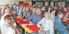  ??  ?? Sehr gut besucht war bei strahlende­m Sonnensche­in der ökumenisch­e Gottesdien­st beim Sportheim des SVW. Anschließe­nd lud der Sportverei­n zum Mittagesse­n, zu Kaffee und Kuchen und zum Vesper ein.