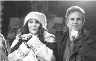  ??  ?? CHER (kiri) dan Mark Ruffalo antara selebriti senarai A yang menyertai perhimpuna­n anti-Trump di luar Trump Internatio­nal Hotel di New York, kelmarin. — Gambar Reuters