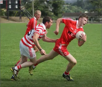  ??  ?? John Breen of Ferns St. Aidan’s chases Kilanerin’s Niall Hughes.