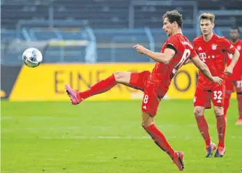  ?? FOTO: FEDERICO GAMBARINI/AFP ?? Das Mehr an Muskelmass­e bei Leon Goretzka bedeutet auch einen Mehrwert für den FC Bayern.