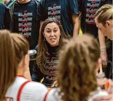  ?? ?? Fairfield coach Carly Thibault-Dudonis has the No. 25 Stags riding a 29-game winning streak.