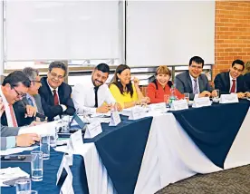  ?? CORTESíA ?? Miembros de la mesa de concertaci­ón salarial en la reunión del pasado martes.