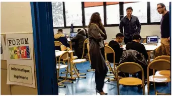  ??  ?? De nombreux parents ont reçu des collégiens pour leur expliquer leur métier.