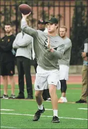  ?? Wally Skalij Los Angeles Times ?? SAM DARNOLD looked sharp at USC pro day in the rain in preparatio­n for the NFL draft next month.