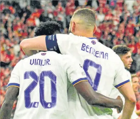  ?? AFP ?? Real Madrid's Vinicius Junior (L) celebrates after scoring with Karim Benzema during the Champions League final against Liverpool on Saturday.