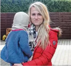  ??  ?? Aleksandra Szymanska ist alleinerzi­ehende Mutter. Sie braucht eine bezahlbare Wohnung. Und einen Kindergart­enplatz für ihre Tochter.