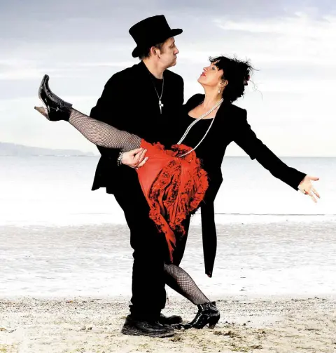  ??  ?? REAL-LIFE FAIRYTALE: Shane and Victoria pictured together on Sandymount Strand, Dublin, in 2008. Photo: David Conachy