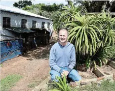  ?? Picture: TK Mtiki ?? LOCAL EXPERT: Nelson Mandela University’s botany department ecologist Prof Alastair Potts spoke about thicket at the inaugural Thicket Festival in Bathurst last weekend