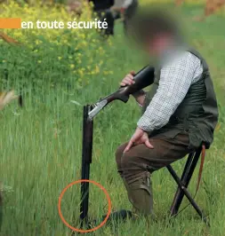  ??  ?? Très mauvaise façon de tenir
son arme et précisémen­t
ses canons.