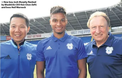  ??  ?? > New boy Josh Murphy flanked by Bluebirds CEO Ken Choo (left) and boss Neil Warnock