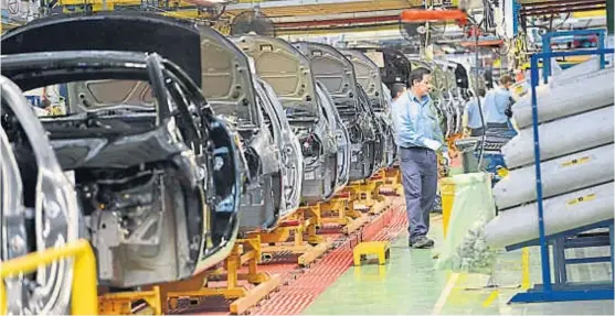 ?? (RAIMUNDO VIÑUELAS / ARCHIVO) ?? Nuevos planes. En el segundo semestre, la planta de Santa Isabel empezará a fabricar las camionetas de Nissan y de Renault.