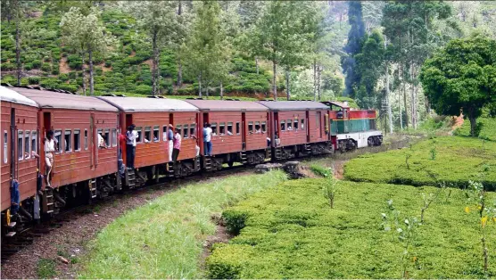  ?? — GEORG ALEXANDER/dpa ?? People clinging to the side of a train in Sri Lanka.