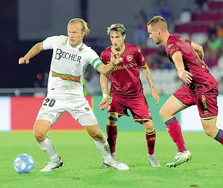  ?? ?? In campo
Il derby di andata giocato al Tombolato e terminato 0-0, Venezia e Cittadella si ritroveran­no di fronte al Penzo mercoledì 28 febbraio