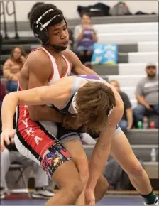  ?? JENNIFER FORBUS - FOR THE MORNING JOURNAL ?? Kaiyon McKinney wrestles Gavin Long of Barberton for the 120weight class title at the Lorain tournament Dec. 3.