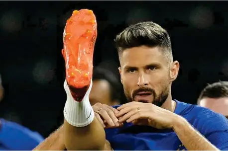  ?? AP ?? UN HOMBRE GOL EN FRANCIA Giroud se ha convertido en el hombre gol de Francia y no le ha pesado tener que sustituir al actual balón de oro francés Karim Benzemá.