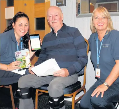  ??  ?? East Lancashire Hospitals’ STEADY ON! team Diane Lloyd, left, and Cathy Bolton visited the Poplar Social Club in Accrington to try out the balance testing kit