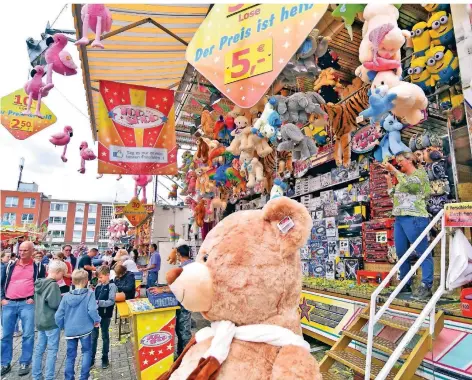  ?? FOTO: DIEKER ?? Jährliches Vergnügen für Jung und Alt. Die Verantwort­lichen hoffen, dass die Moerser Kirmes im September doch stattfinde­n kann.