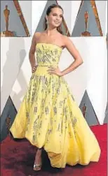  ?? ETHAN MILLER / AFP ?? Louis Vuitton. Alicia Vikander eligió un palabra de honor amarillo de bajo abullonado