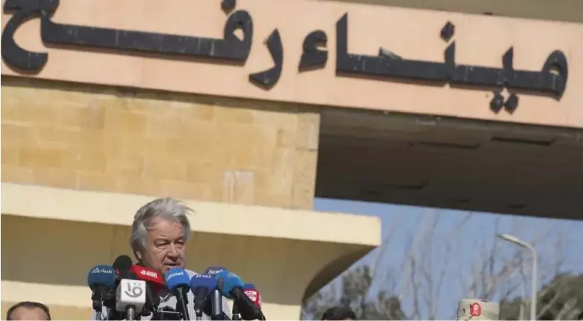  ?? ?? Le secrétaire général des Nations unies, Antonio Guterres, s'exprime après sa visite au poste-frontière de Rafah entre l'Égypte et la bande de Gaza, le samedi 23 mars 2024. Amr Nabil/Copyright 2024 The AP. All rights reserved