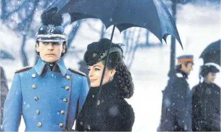  ?? FOTO: FILMS DE LA BOËTIE / DR / COURTESY SCHIRMER/MOSEL ?? Einmal Sissi, immer Sissi? Nein, Romy Schneider, schlüpfte zwar 1972 (hier mit Helmut Berger) noch einmal in die Rolle der Kaiserin. Aber da war sie längst ein Star.