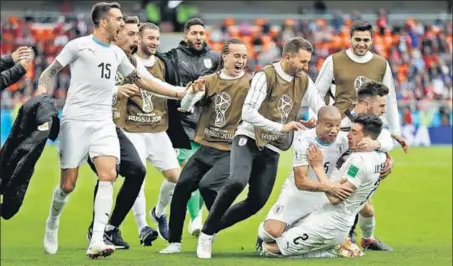  ?? AP ?? ■ Uruguay's Jose Gimenez (bottom right) celebrates with his teammates after scoring the matchwinne­r against Egypt at Ekaterinbu­rg on Friday.