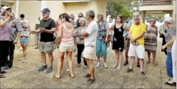  ?? - Crédits : ON ?? Il y avait aussi du public ....