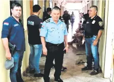  ??  ?? Agentes de Investigac­ión de Delitos de la Policía de Amambay detuvieron a nueve microtrafi­cantes de tres nacionalid­ades.