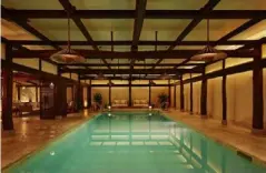  ??  ?? The original Japanese farmhouse housing the spa (Greenwich Hotel NYC)