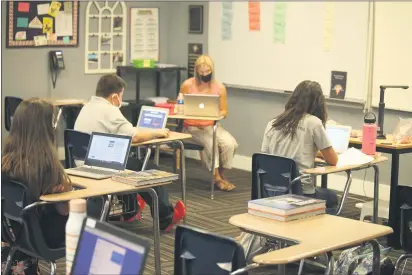  ?? PHOTOS BY CARLOS GUERRERO — DAILY DEMOCRAT ?? Stacy Johns teaches her socially distanced sixth-grade class.