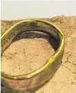  ?? FOTO: PRIVAT, SCREENSHOT: FG ?? Der etwas ramponiert­e Ring wurde am Wochenende am Haselbach-Stausee gefunden. Über das Internet wurde sein Besitzer wieder ausfindig gemacht.
