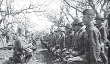  ??  ?? Artilleris­ts take the oath of allegiance on the Bryansk Front in 1942.