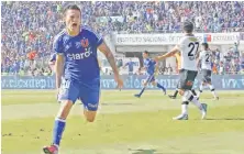  ?? PHOTOSPORT ?? Aránguiz fue el último héroe azul en los Superclási­cos|