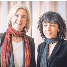  ?? FOTO: DPA ?? Der Biochemike­rin Jennifer A. Doudna (l.) und der Mikrobiolo­gin Emmanuelle Charpentie­r wurde der Nobelpreis für Chemie 2020 verliehen.