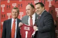  ?? ED HILLE — THE ASSOCIATED PRESS ?? Geoff Collins, center, stands between Temple University president Richard Englert, left, and athletic director Pat Kraft, during his introducto­ry press conference last December. Collins, former Florida defensive coordinato­r, has brought swag and Nick...
